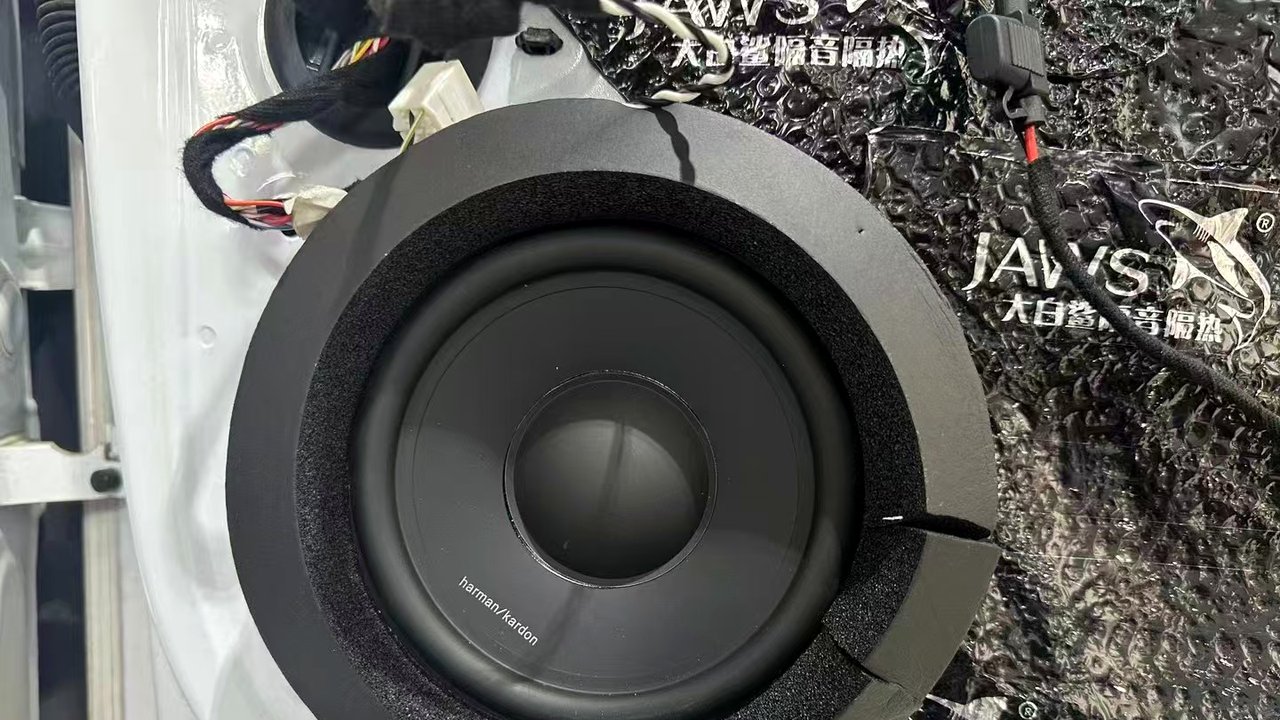 奔驰汽车音响升级案例:奔驰V260商务改装相关的湛江汽车音响改装实拍封面