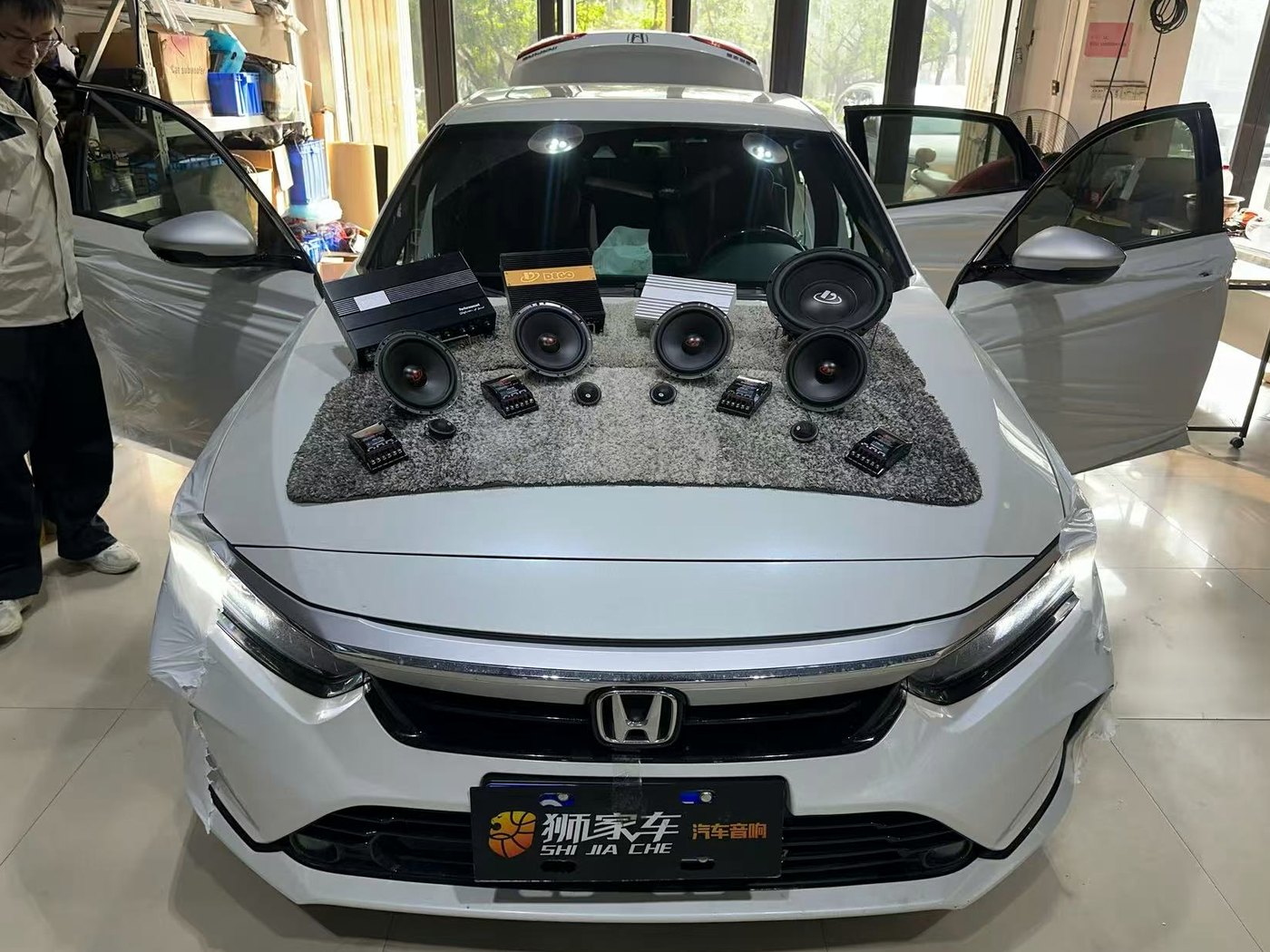 湛江汽车音响改装车门隔音施工场景