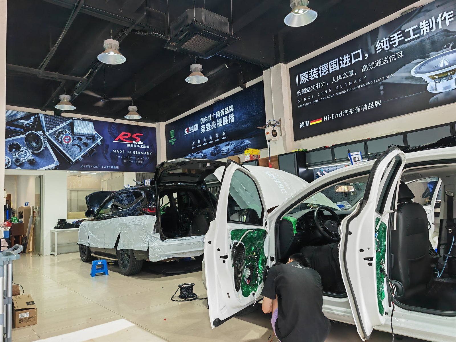 汽车音响改装完工后的车内细节