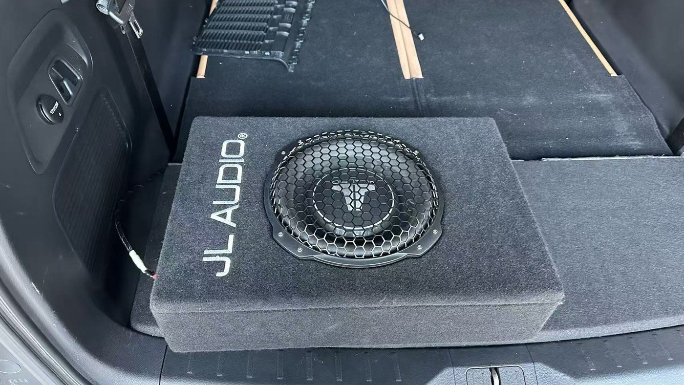 本田 SUV 低音系统后舱固定和空间检查